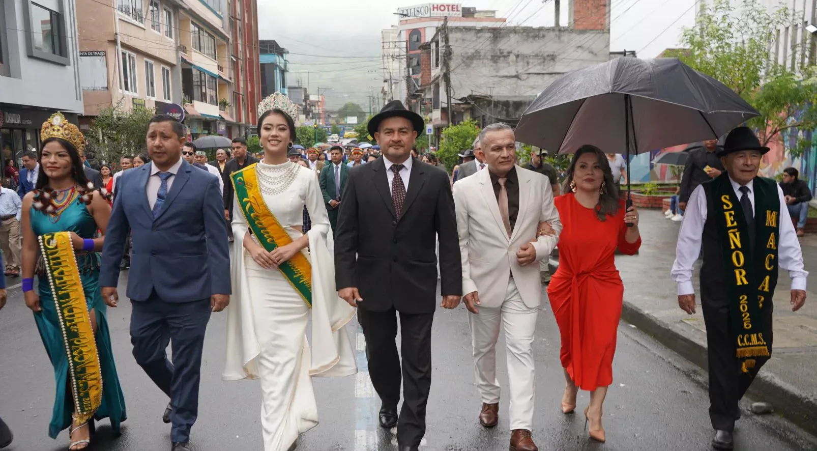 Participación en desfile del Dr. Edwin Jarrín